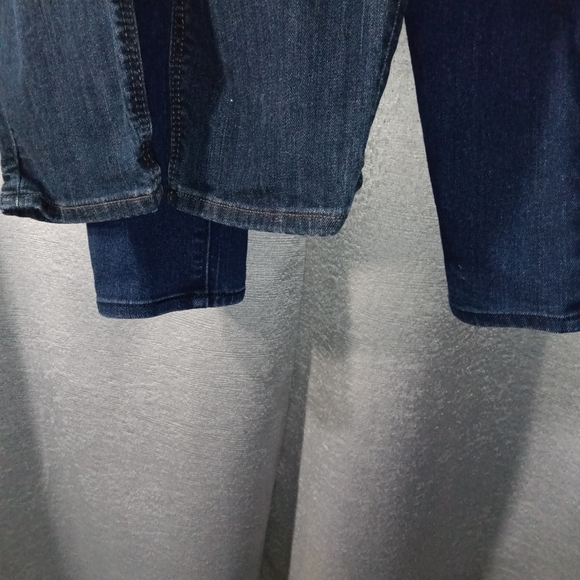2 Pairs of Petite Jeans - Picture 3 of 12